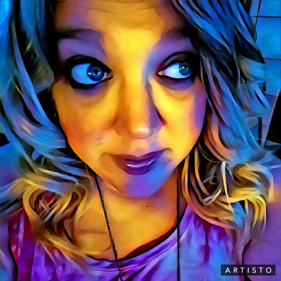 Meet your Posher, Erin - Picture 1 of 1